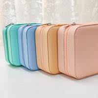 Boîte de rangement pour petites boucles d'oreilles, luxueuse, mignonne, en gros, portable, en cuir, carrée, boîte cadeau, organisateur de bijoux