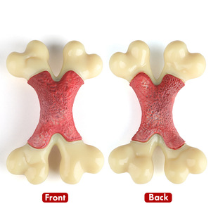 Juguete Masticable para Perros con Doble Hueso Sabor Bacon, Duradero, de Nylon Rojo, 17.8x12.7x4.7cm, Juguetes para Mascotas - Product Image 4