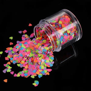 Bagliore in lustrini scintillanti scuri e paillettes fiocchi di neve di plastica piume pipistrelli uccelli in varie forme di colori e dimensioni - Product Image 5