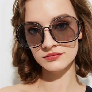 Gafas de Sol de Moda de Lujo 2020 con Protección UV400 para Mujer, Gafas de Sol Cuadradas de Metal con Degradado de Color - Product Image 2
