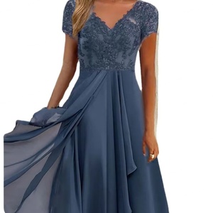 Robes de soirée slim en mousseline de soie à col en V avec appliques, vente en gros - Product Image 1
