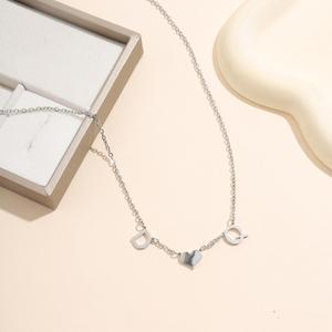 Collar con nombre de letra inicial Dropshipping, placa de identificación personalizada, cadena de eslabones chapada en oro de 18 quilates, joyería de acero inoxidable, regalo de fiesta de moda - Product Image 3