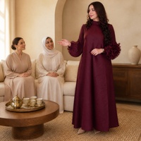 Robe longue plissée opulente avec détail de manche en forme de rose unique, service de couleur ODM pour la grande célébration, robe musulmane pour femmes