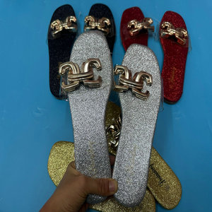 1.15 Dollars Modèle SJX015 Taille 36-41 Afrique Marché Plat Femmes Chaussures Femmes 2024 Sandales Pas Cher pour Dame Avec Différentes Couleurs