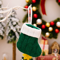 Chaussettes tricotées de Noël arbre de Noël suspendus Mini chaussettes branche de baies rouges artificielles pour décorations de Navidad cadeaux de Noel