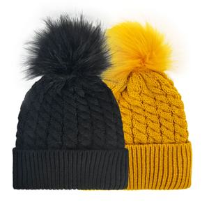Femmes et hommes chaud câble tricot Satin doublé Beanie avec <span class=keywords><strong>pompon</strong></span> uni classique acrylique Designer Beanie chapeaux - Product Image 3