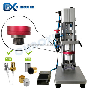 Flacon de parfum en cristal transparent de 80 ml avec atomiseur long doré et machine de bouchage pour parfum - Product Image 2