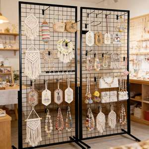 Estante <span class=keywords><strong>de</strong></span> exhibición <span class=keywords><strong>de</strong></span> paneles <span class=keywords><strong>de</strong></span> rejilla independiente <span class=keywords><strong>de</strong></span> malla metálica resistente para boutique, feria <span class=keywords><strong>de</strong></span> artesanías y <span class=keywords><strong>almacenamiento</strong></span> en el hogar - Product Image 3