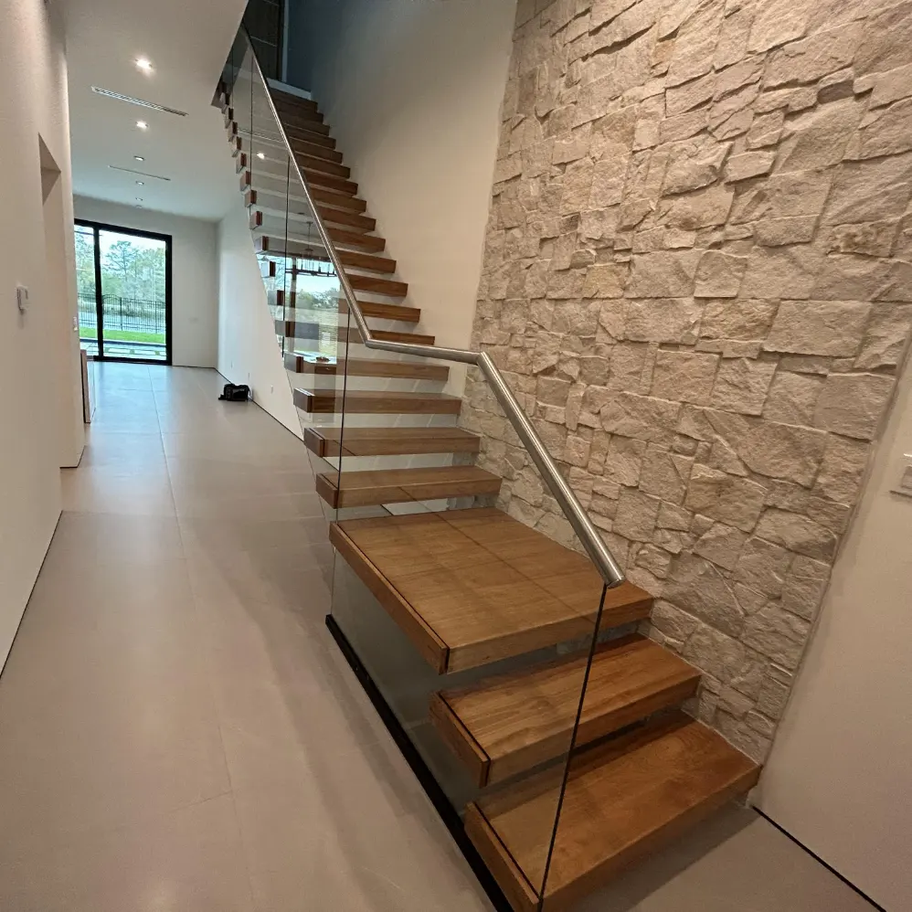 CBMmart amerikanischer Standard moderner Glasgeländer Treppe weißer Eiche-Holzschritt mit Led-Leuchten schwimmende Treppen Innentreppe