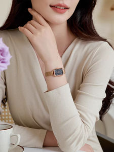 Nuevo Modelo de Reloj para Mujer - Tienda en Línea Exclusiva con un Reloj Cuadrado Pequeño Resistente al Agua, Ideal para Estudiantes - Product Image 1