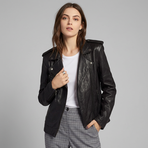 Veste de motard élégante pour femme en similicuir noir - Style moto classique, coupe ajustée, vêtement d'extérieur décontracté pour l'automne et l'hiver - Product Image 1