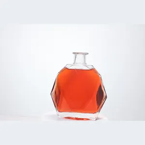 食品グレードの創造的なユニークなデザインのガラス瓶中国サプライヤー700mlスーパーフリントウォッカスピリッツラムウイスキーガラスボトルコルク付き