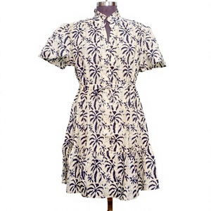 Robe pour femmes à imprimé palmiers, manches courtes, col montant, boutonnée, coupe trapèze, décontractée, été, mi-longue - Product Image 1