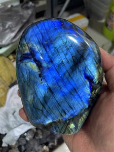 Natuurlijke Blauwe Flits Labradoriet Vrije Vormen Kwarts Kristal Gepolijst Onregelmatige Vorm Labradoriet Steen Voor Decoratie - Product Image 5