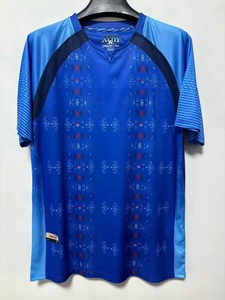 เสื้อฟุตบอลแขนสั้นสีแดงน้ำเงินขาวของเฮติรุ่นใหม่สำหรับผู้ชาย รุ่นแฟนคลับ ผลิตจากโพลีเอสเตอร์ 100% พิมพ์ลายด้วยความร้อน - Product Image 5