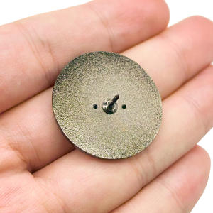 애니메이션 만화 도매 핀 좋은 품질 찌르다 공 에나멜 핀 배지 어린이 팬을위한 사용자 정의 하드 에나멜 핀 - Product Image 5