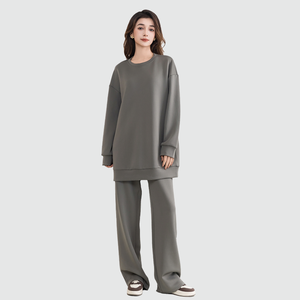 Ensemble Coordonné Personnalisable pour Femmes Musulmanes, Tunique Sweat-shirt Ample et Pantalon Large - Product Image 1
