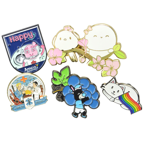 Venta de broche de diamantes de imitación de cristal chapado en oro solapa dibujos animados anime duro esmalte suave <span class=keywords><strong>PIN</strong></span> de metal insignia personalizada artesanías de metal con logotipo - Product Image 6