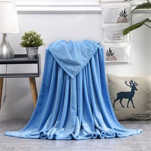 Manta de Franela de Lujo Ecológica con Estampado de Temporada, Cómoda y Cálida para Uso Durante Todo el Año - Product Image 3
