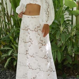 Nouvelle Collection : Ensemble Femme Chic Style Français – Haut Épaules Dénudées en Dentelle Haut de Gamme et Jupe Taille Haute – Tendance et Élégant - Product Image 2