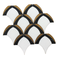 Carrelage de surface mosaïque en marbre blanc, livraison gratuite, jet d'eau, surface avec incrustation en laiton, motif mosaïque