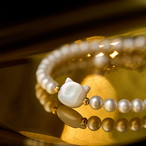 Pulsera de Concha de Mariposa Blanca de Zhuji con Perla de Agua Dulce y Diseño en Capas, Colgantes y Dijes de Moda Populares en Xiaohongshu - Product Image 3