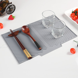 실리콘 식기 건조 매트 내장 배수 립이 있는 주방 카운터 미끄럼 방지 및 열 차단 패드 - Product Image 4