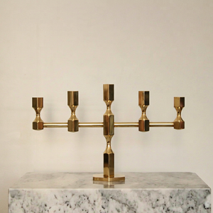 Candélabre à cinq bras en laiton antique, style scandinave vintage, chandelier en métal résistant à la chaleur, fait main et gaufré - Product Image 1