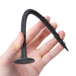 Clous de fixation en plastique <span class=keywords><strong>noir</strong></span> côtelés à pointe barbelée pour géotextile, pour usage agricole et de jardinage - Product Image 1