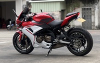 Moto sportive QJMOTOR Race 600 600cc à refroidissement liquide 4 cylindres, idéale pour la conduite à grande vitesse et les passionnés de piste
