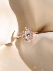 Anillo de Diamante Cultivado en Laboratorio con Corte Brillante en Forma de Pera, Certificado IGI, Brillo Radiante, Regalo Perfecto para Ocasiones Especiales o Pedidas de Mano - Product Image 3