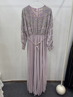 Robe longue plissée élégante à col en V brodée de perles, ceinture définie à la taille, style musulman, pour fabricants de vêtements