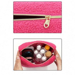 Nouvelle Trousse de Maquillage Carrée en Peluche 2024, Sac Cosmétique Portable Doux et Moelleux pour Voyage, Trousse de Toilette pour Femmes - Product Image 6