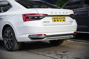 สโกด้า ซูเปอร์บ 2025 2.0T เทอร์โบ R17 สีดำ เกียร์อัตโนมัติ 6 สปีด รถแฮทช์แบค 5 ประตู พวงมาลัยซ้าย 6 ถุงลมนิรภัย กล้องมองหลัง 360 องศา - Product Image 3