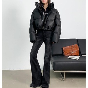 La <span class=keywords><strong>doudoune</strong></span> courte et haute en cuir PU pour <span class=keywords><strong>femme</strong></span> manteau en duvet de canard blanc épaissi avec col vertical en hiver. - Product Image 5