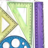 Ensemble de 5 règles géométriques, outil essentiel pour les mathématiques et le dessin