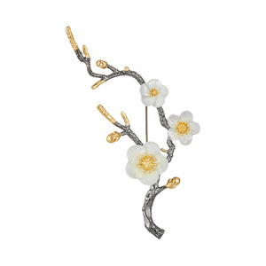 Fashionable Two Tone Gold Plum Blossom Brooch Women's Zinc Alloy Flower Corsage Party Elegant Seashell Design - Product Image 5
