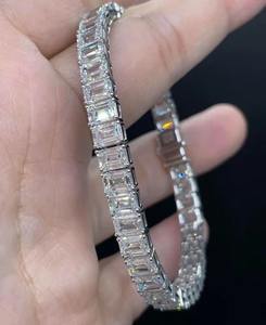 Bracelet tennis pour homme en diamant de laboratoire, avec fermoir mousqueton, diamants taille émeraude et baguette, pour les occasions de fête - Product Image 2