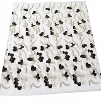 Dentelle brodée 3D florale de luxe avec des paillettes perlées en blanc et noir, 100% polyester, pour robes de soirée