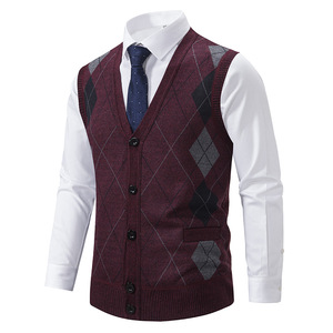 Nouvelle Arrivée Gilet <span class=keywords><strong>en</strong></span> <span class=keywords><strong>Laine</strong></span> Tricoté Doux Style Preppy Col V Personnalisé OEM Motif Argyle Confortable Sans Manches Vintage pour Hommes - Product Image 2