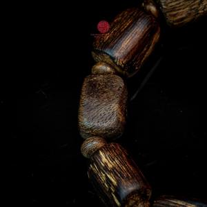 Bracelet de perles d'agarwood naturel de qualité supérieure, en bois d'oud authentique à fort pouvoir envoûtant, taille moyenne pour homme, fait main, bijou élégant - Product Image 5