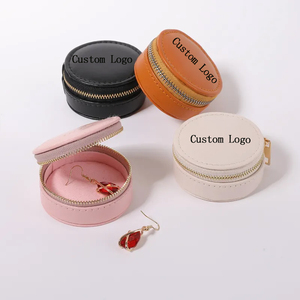 Caja de Joyería Redonda de Cuero Personalizada al por Mayor para Guardar Aretes y Otras Piezas, Caja de Anillo de Terciopelo Suave para Piezas Individuales - Product Image 1