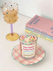 Bougies d'anniversaire modernes et élégantes pour femmes et meilleures amies - Cire de soja naturelle, pot en verre, parfum vanille, coffret cadeau - Product Image 3