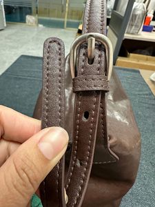 Sacs à bandoulière pour femmes en cuir véritable vintage de haute qualité, grande capacité, vente en gros personnalisée, nouvelle collection 2025 - Product Image 3