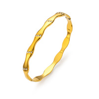 Bracelet en acier au titane plaqué or 18 carats de style coréen Design d'étoile géométrique minimaliste simple et à la mode pour les femmes