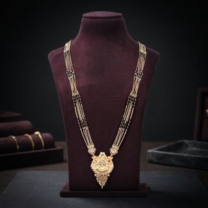 Colgante chapado en oro Mangalsutra, Mangalsutra indio de último diseño, Mangalsutra tradicional, Cuentas negras para Mangalsutra dorado. - Product Image 1
