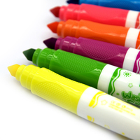Vente à chaud de stylos aquarelle triangulaires 12 couleurs, boîte en plastique en fibre de feutre OEM vente en gros de marqueurs d'art à l'encre lavable non toxique