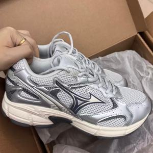 Calzado Deportivo de Alta Gama para Hombre y Mujer, Marca Mizumo, Diseño Elegante y Casual, Zapatos Gruesos para Senderismo - Product Image 3