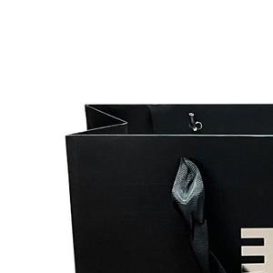 Minghong Tùy Chỉnh Sang Trọng Màu Đen Túi Giấy Tùy Chỉnh In Vàng Dập Biểu Tượng Cá Nhân Mua Sắm Quà Tặng Túi Giấy - Product Image 3