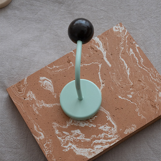 Verde claro + Marrón.